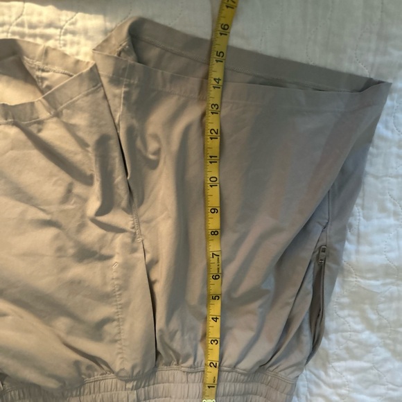 Lululemon Athletica Men's Pace Breaker Linerless Short in Gray - Picture 12 of 14